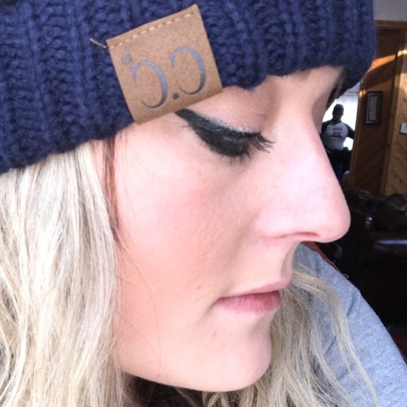 NEW Warm & Cute CC Beanie - Picture 3 of 3